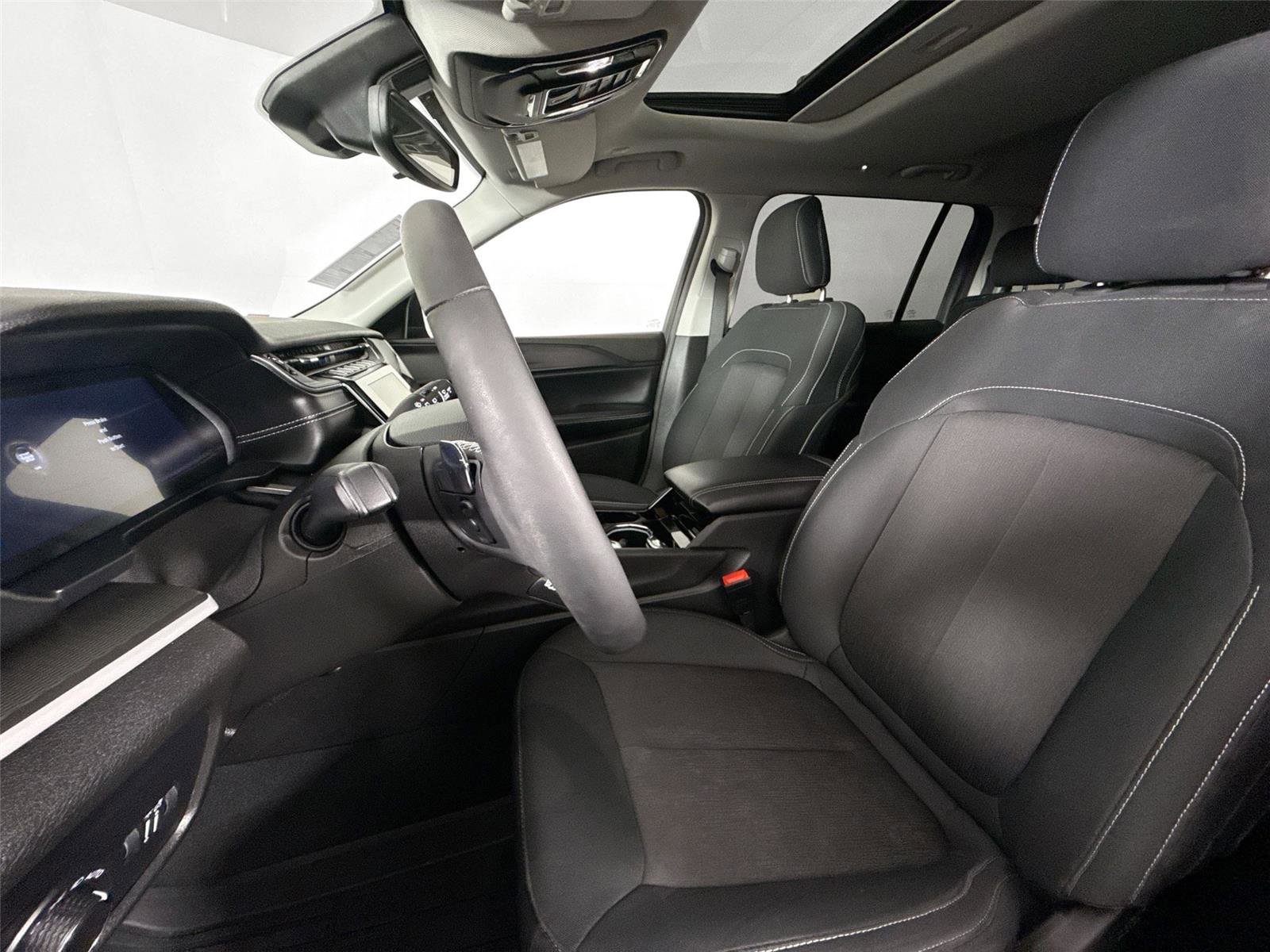 Used 2023 Jeep Grand Cherokee L Laredo w/ Luxury Tech Group I image 15