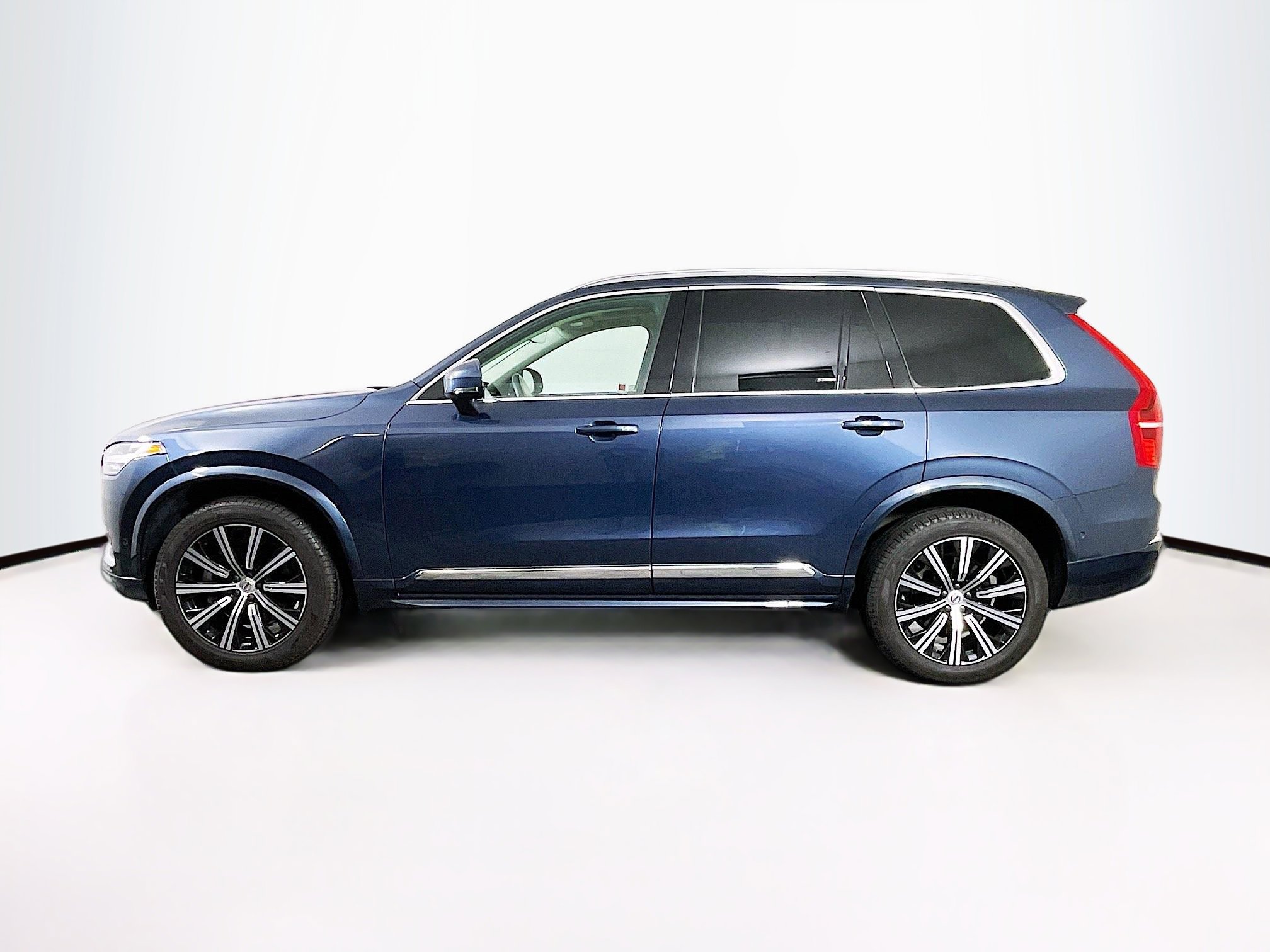 Used 2024 Volvo XC90 B5 Plus image 4