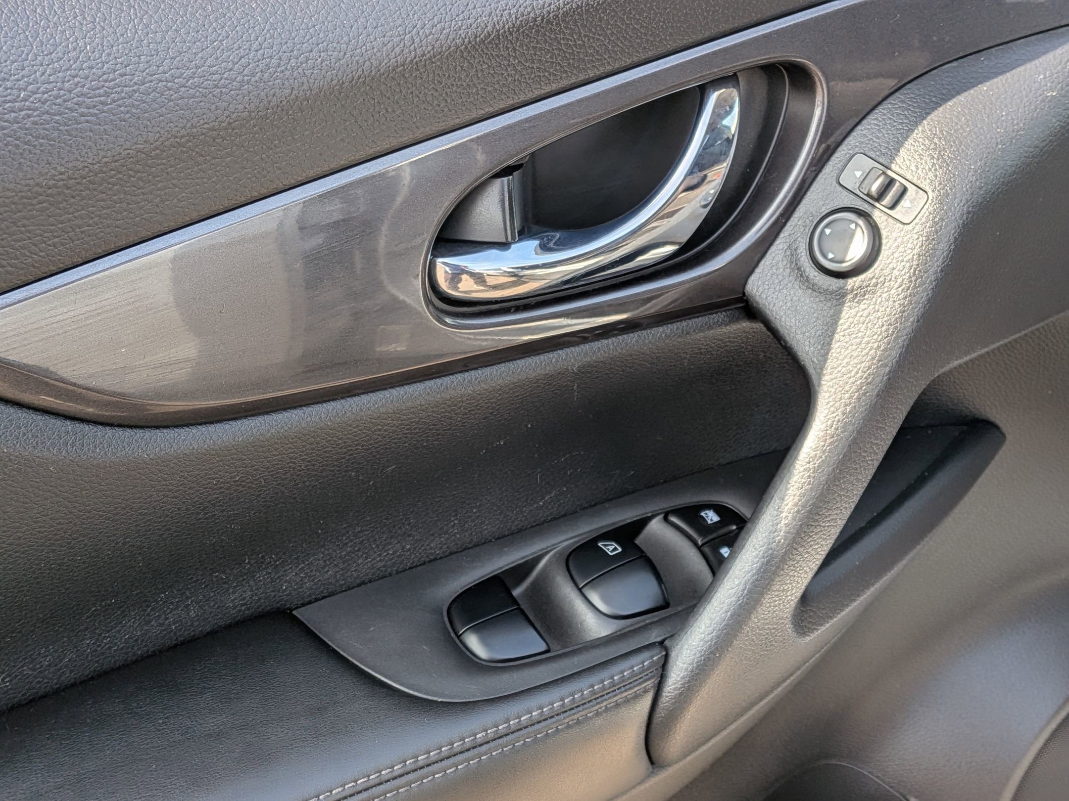 Used 2020 Nissan Rogue S w/ Special Edition Package image 8