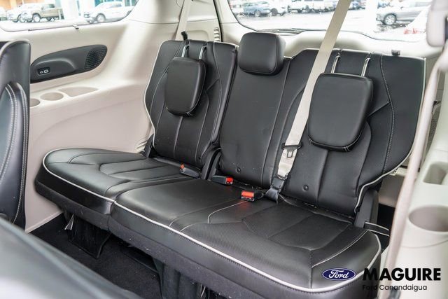 Used 2021 Chrysler Pacifica Limited w/ Uconnect Theater Family Group image 13
