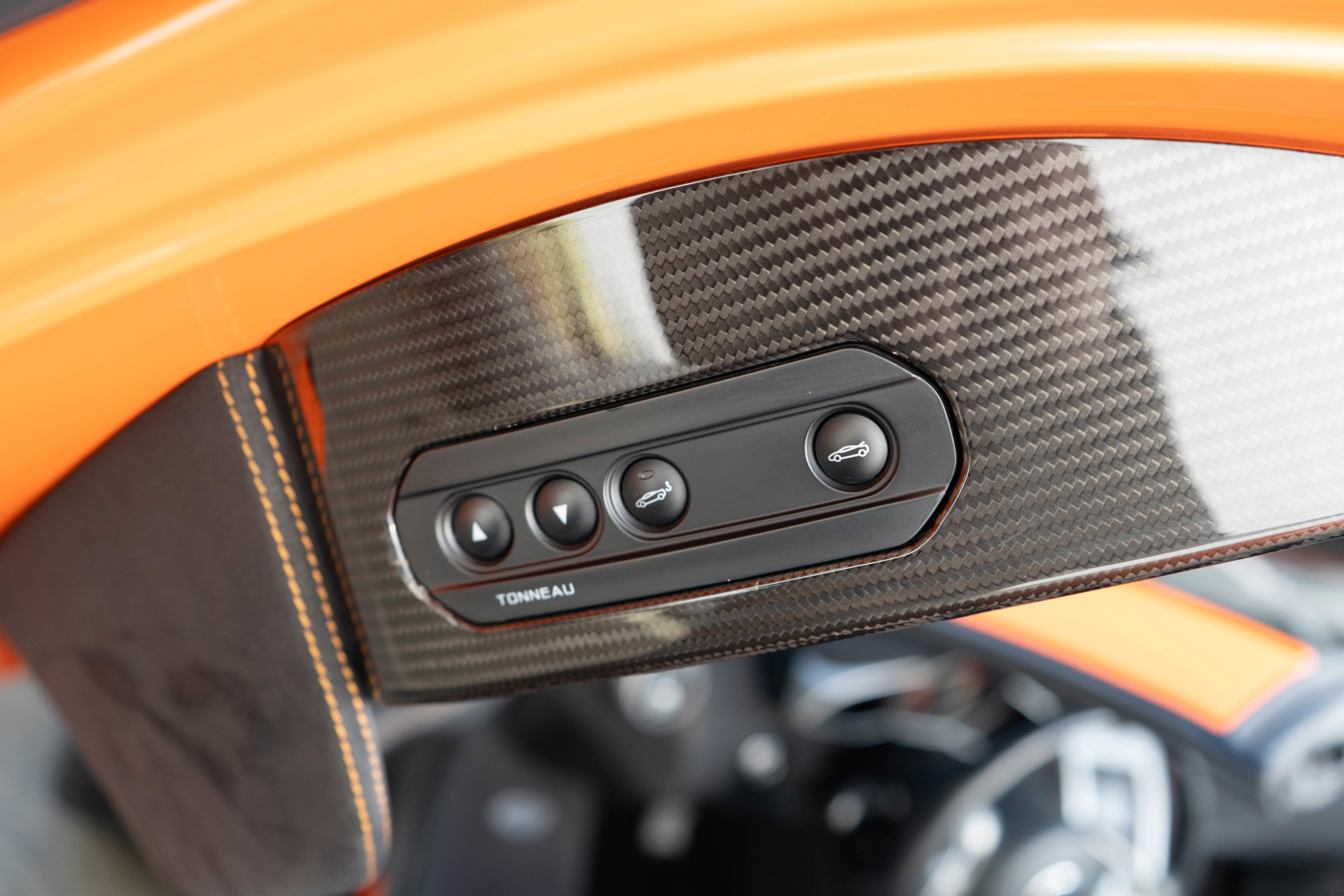 Used 2015 McLaren 650S Spider image 17