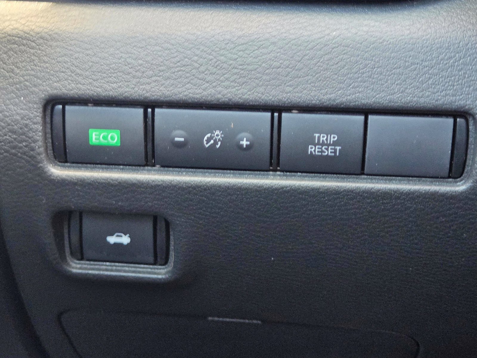 Used 2025 Nissan Sentra SV FWD image 26