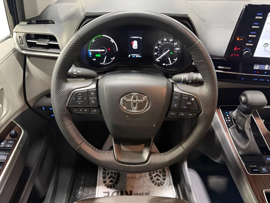 Used 2024 Toyota Sienna LE AWD/4WD image 23