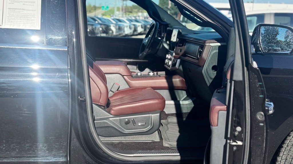 Used 2022 Ford Expedition Limited AWD/4WD image 13