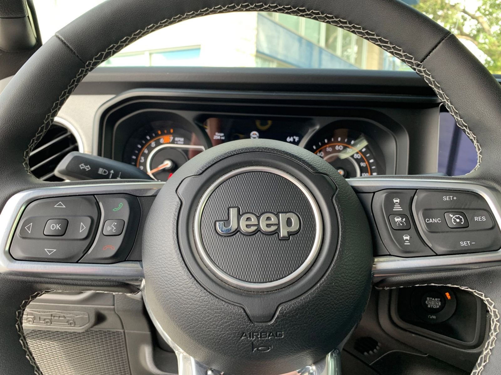 Used 2025 Jeep Wrangler Sahara image 27