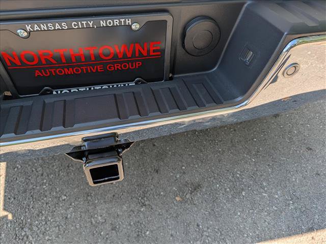 Used 2018 Chevrolet Silverado 1500 LT w/ All Star Edition AWD/4WD image 19