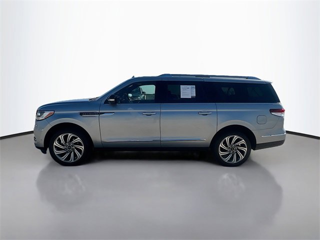 Used 2022 Lincoln Navigator L Reserve image 4
