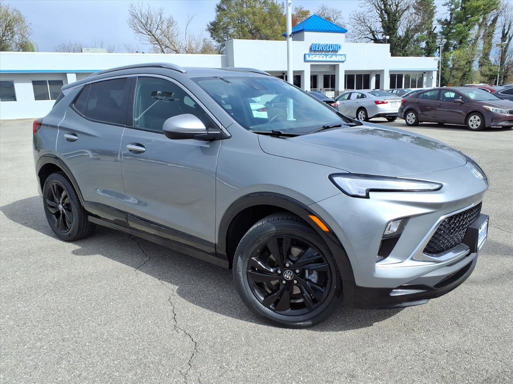 Used 2024 Buick Encore GX Sport Touring image 2