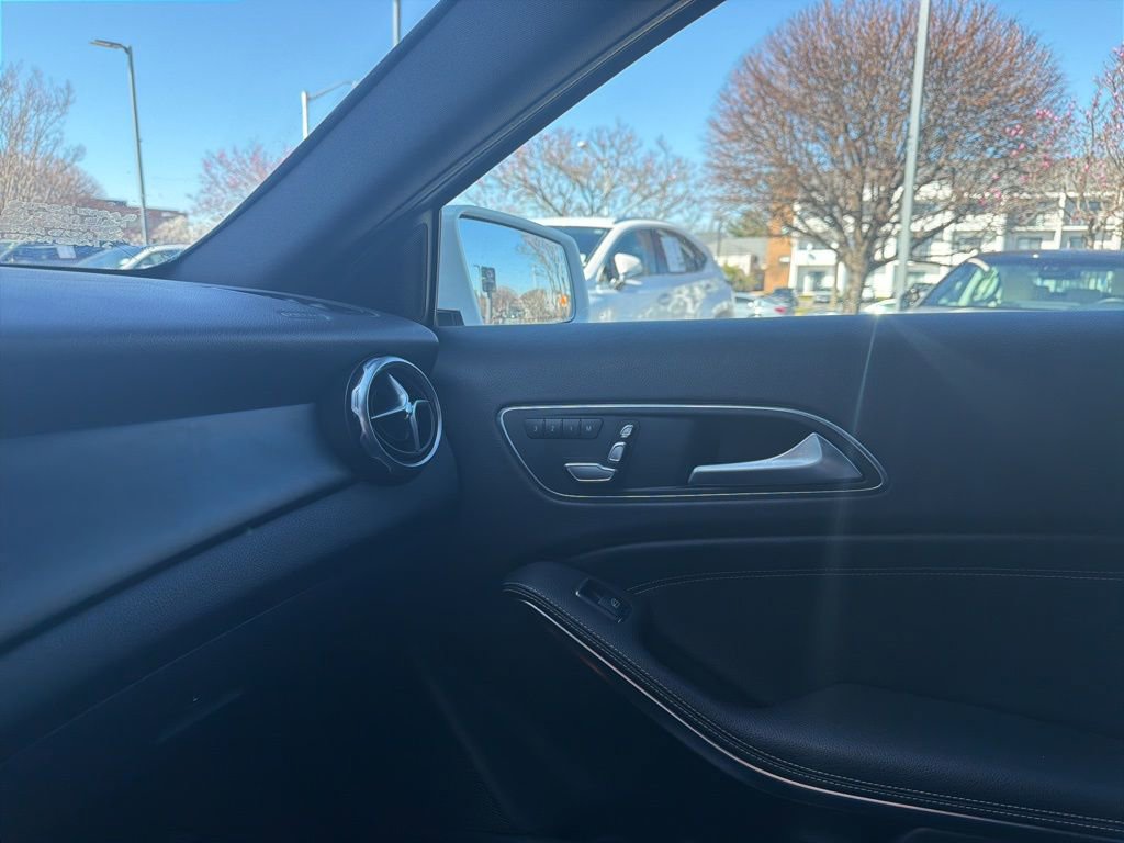 Used 2018 Mercedes-Benz GLA 250 4MATIC image 39