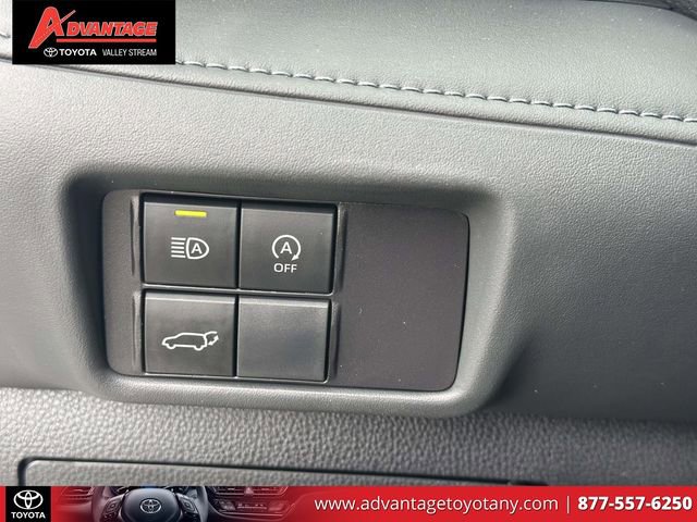 Used 2023 Toyota Highlander XLE image 25