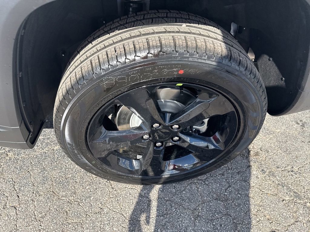 New 2025 Jeep Grand Cherokee L Limited w/ Black Appearance Package image 11