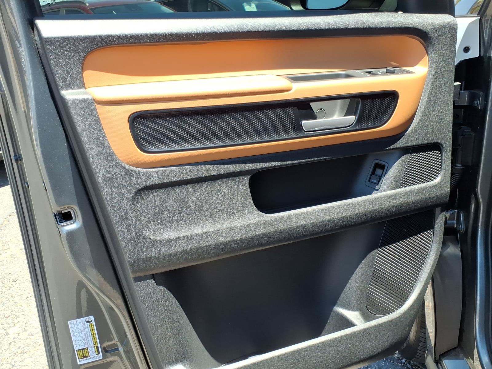 Certified 2025 Volkswagen ID. Buzz Pro S RWD image 18
