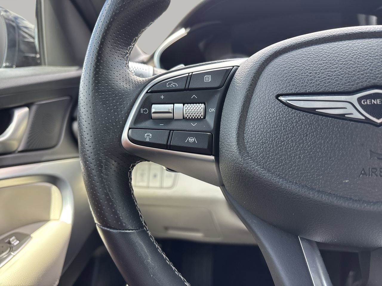 Used 2024 Genesis G70 2.5T RWD image 26