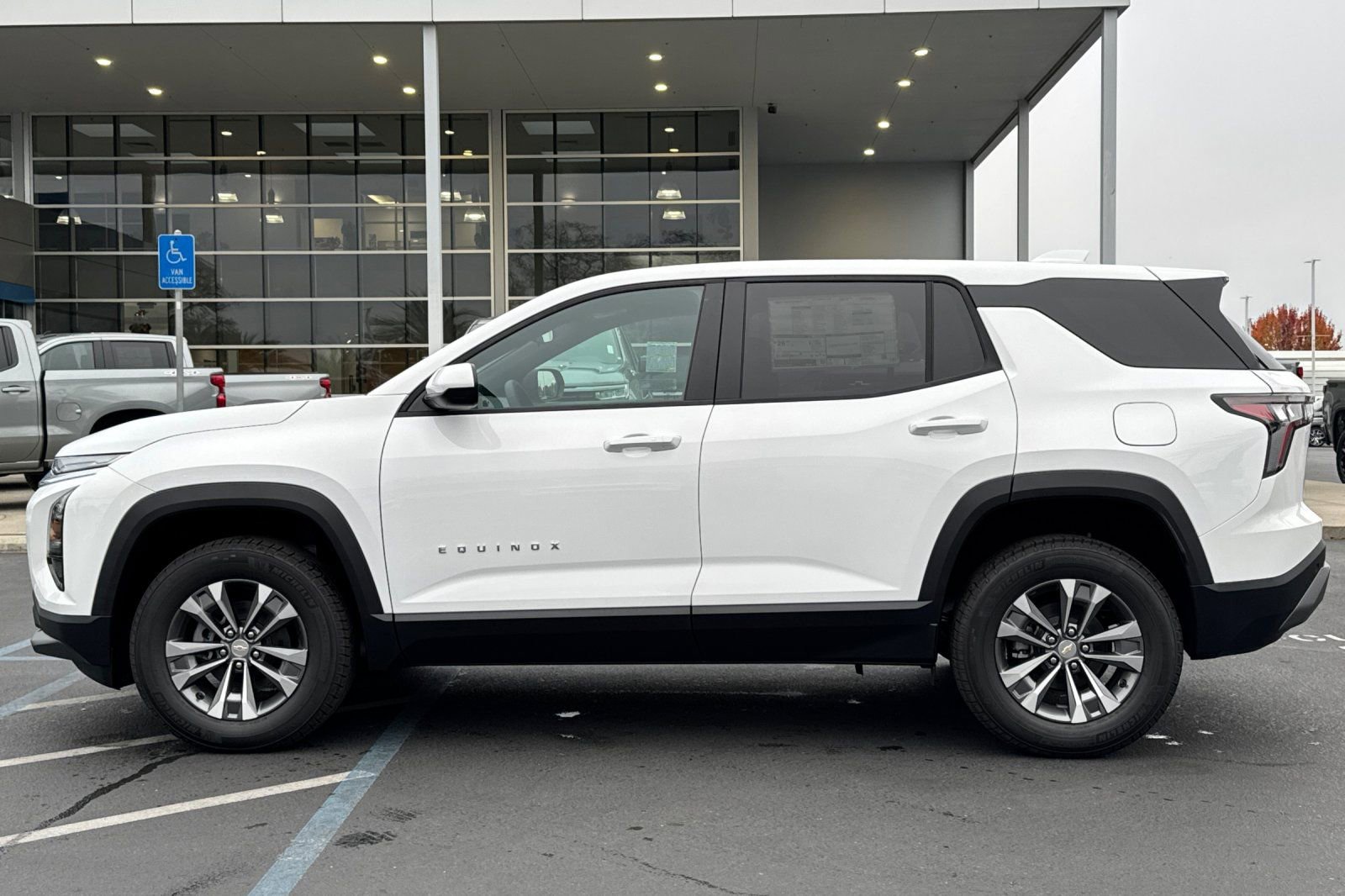 New 2026 Chevrolet Equinox LT image 6