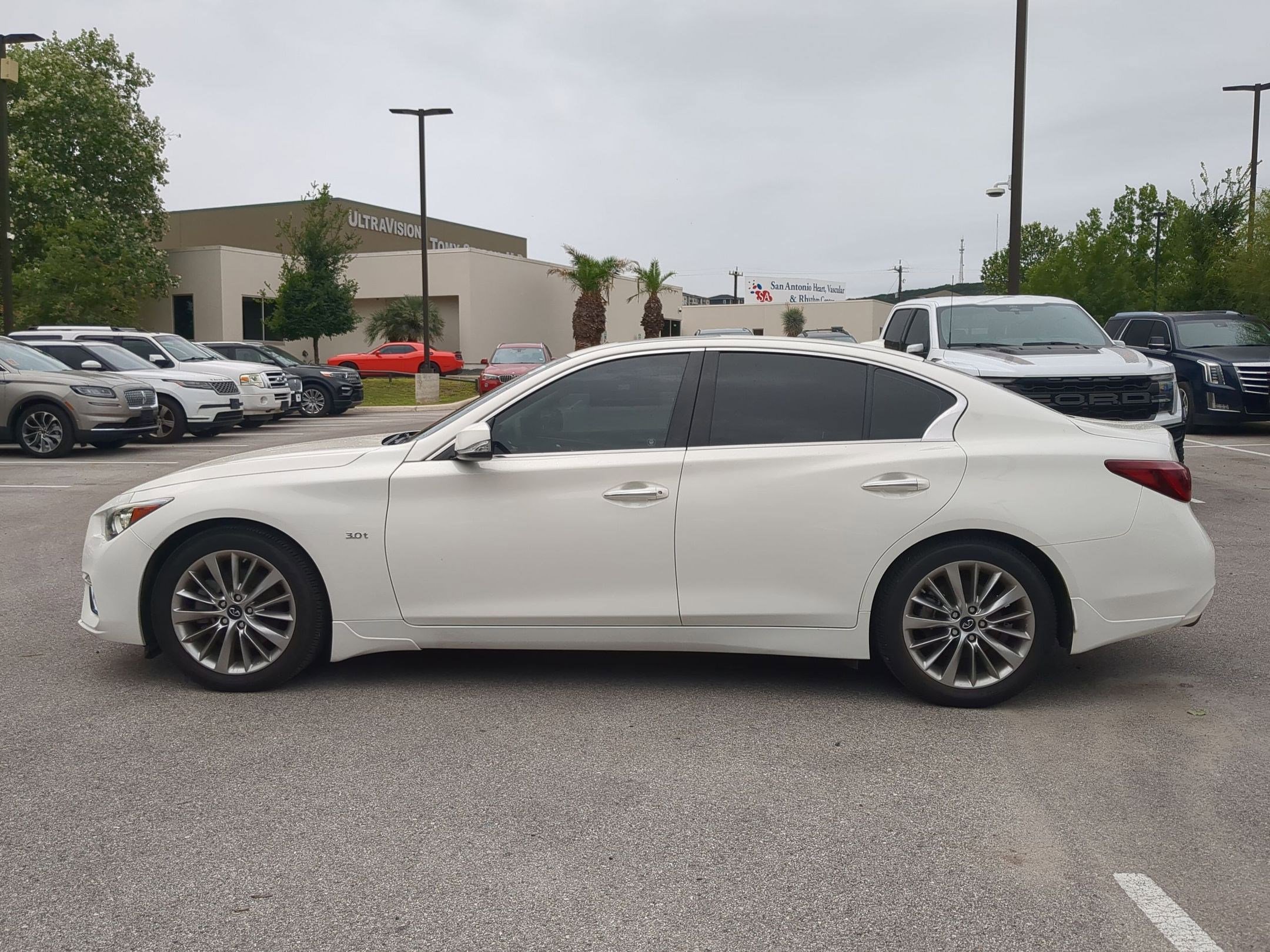 Used 2019 INFINITI Q50 Luxe w/ Essential Package (3.0T Luxe) RWD image 6