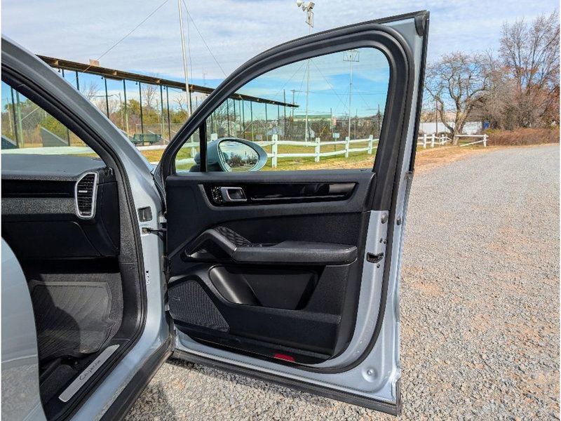 Used 2020 Porsche Cayenne image 11