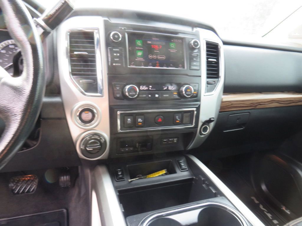 Used 2019 Nissan Titan SL w/ Texas Titan Edition image 12