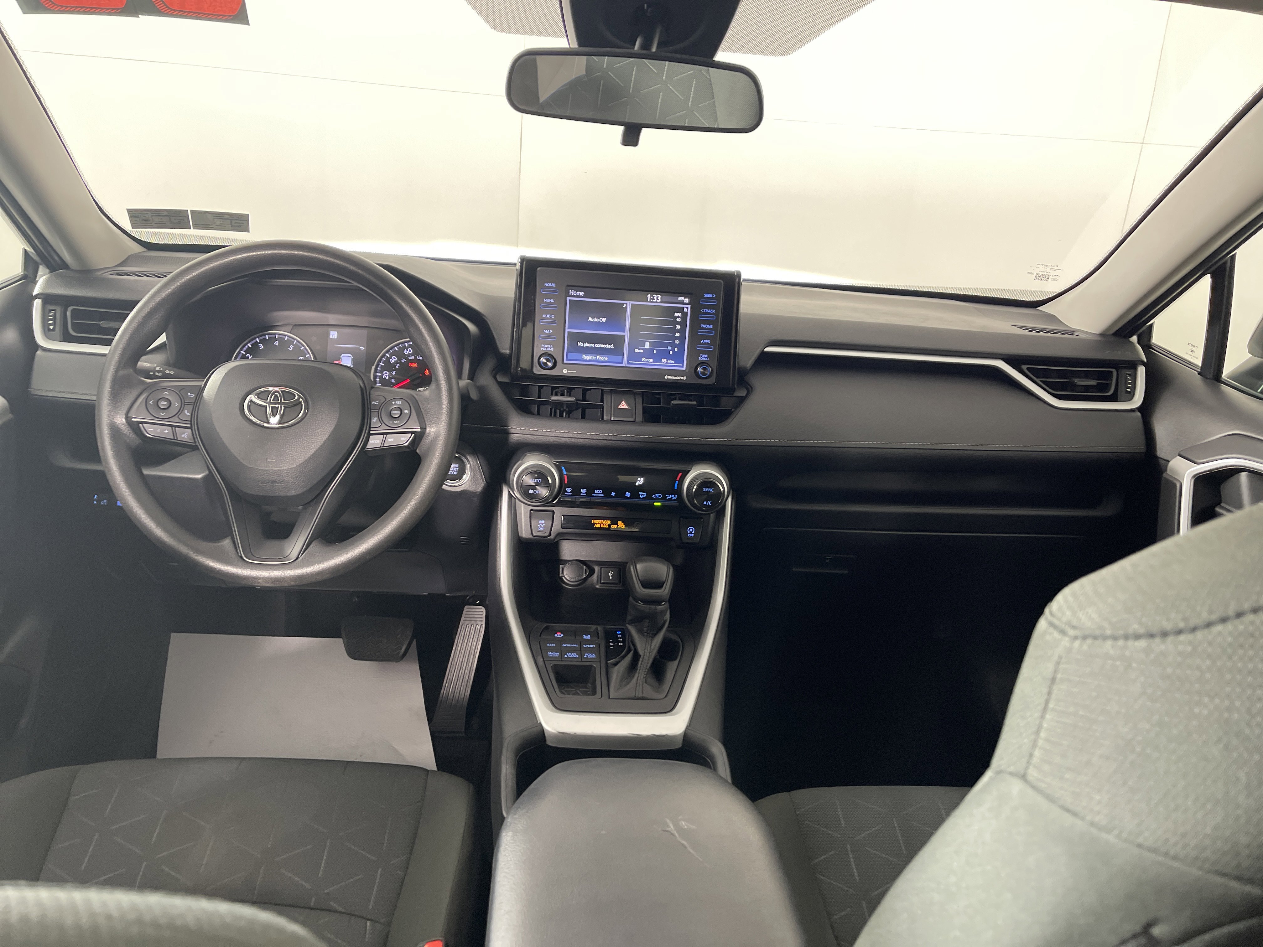 Used 2022 Toyota RAV4 XLE w/ Carpet Mat Package (TMS) image 13