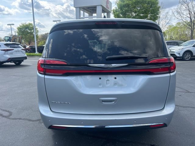 Used 2024 Chrysler Pacifica Touring-L image 6