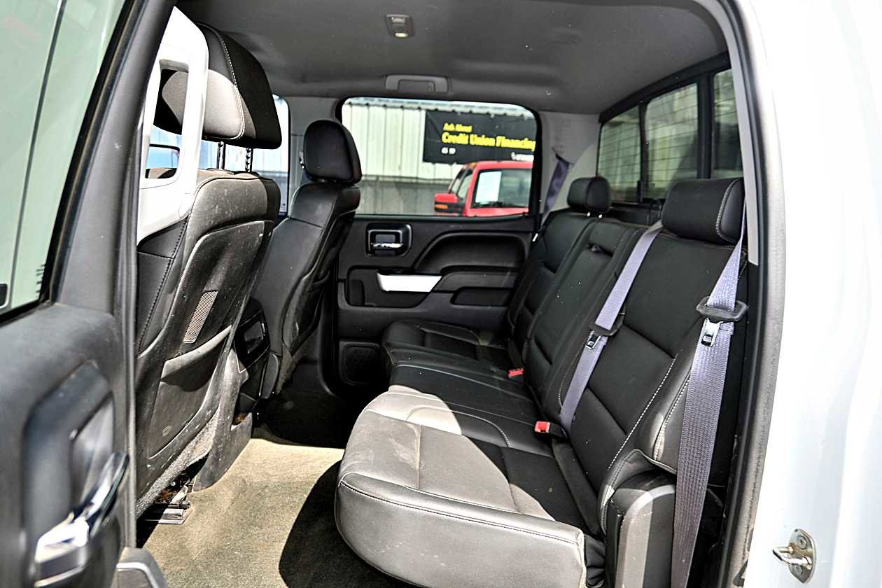 Used 2015 Chevrolet Silverado 3500 LTZ image 9