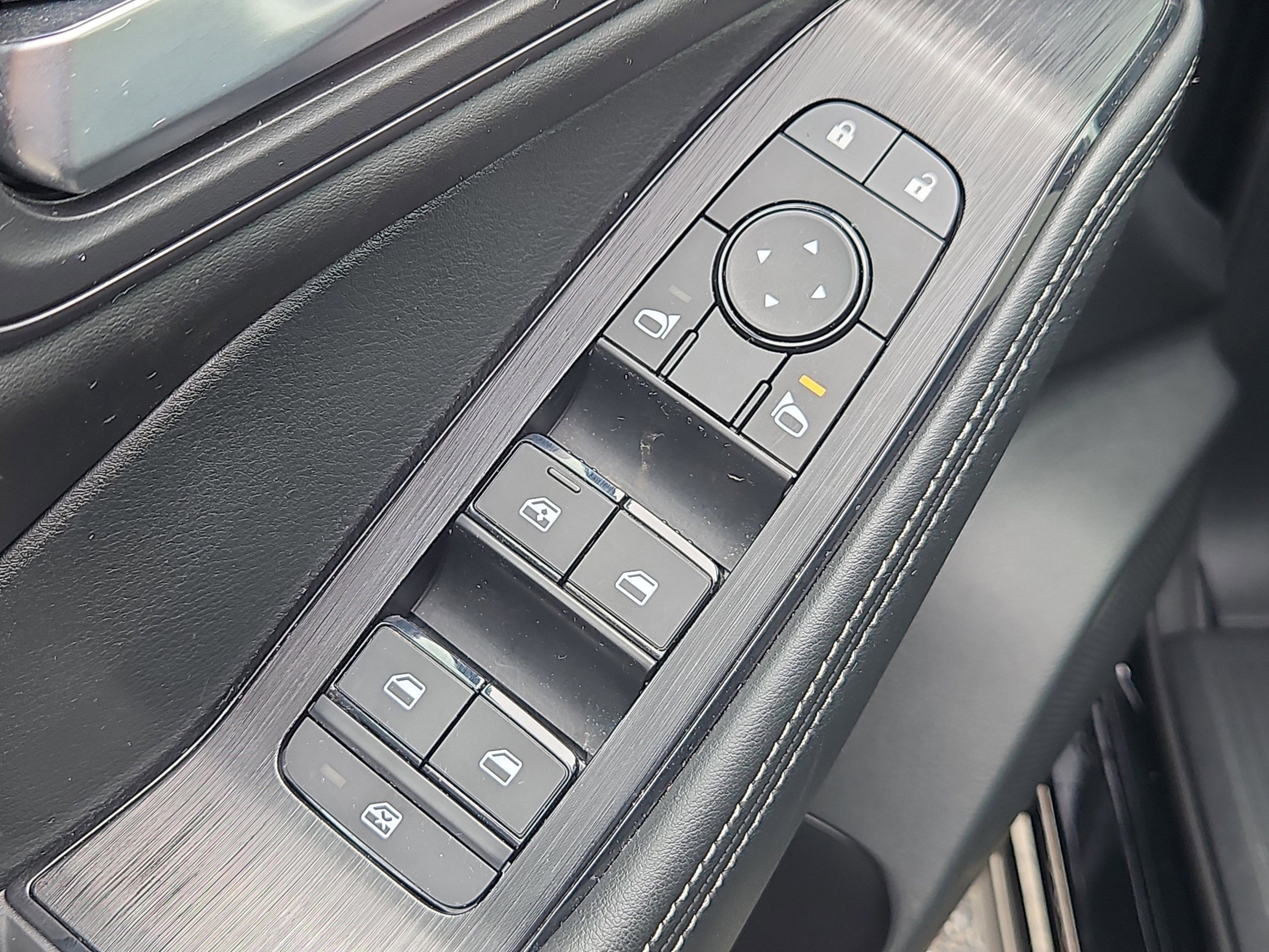 Used 2022 Nissan Rogue SV w/ SV Premium Package image 20