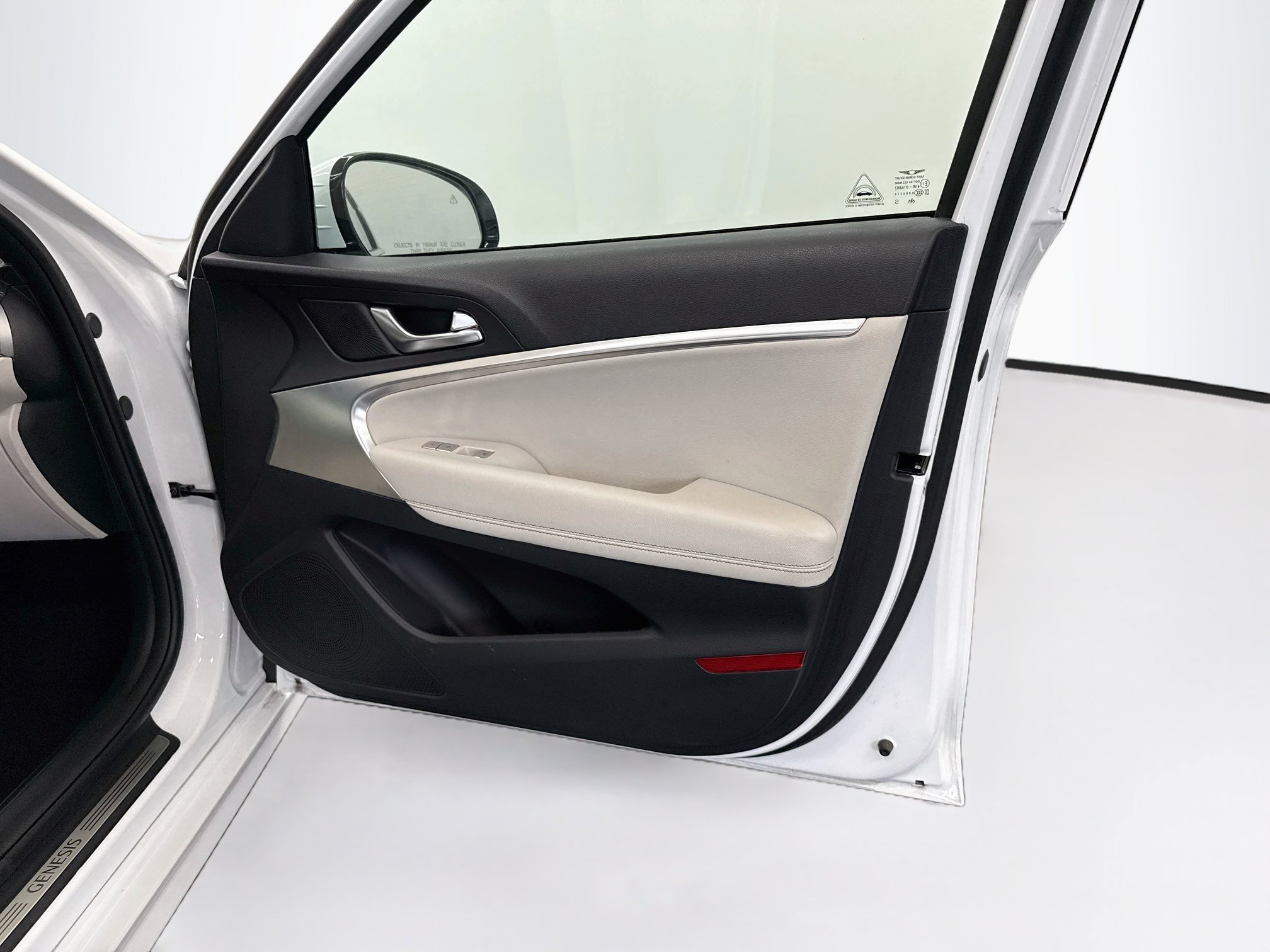 Used 2025 Genesis G70 2.5T RWD image 33