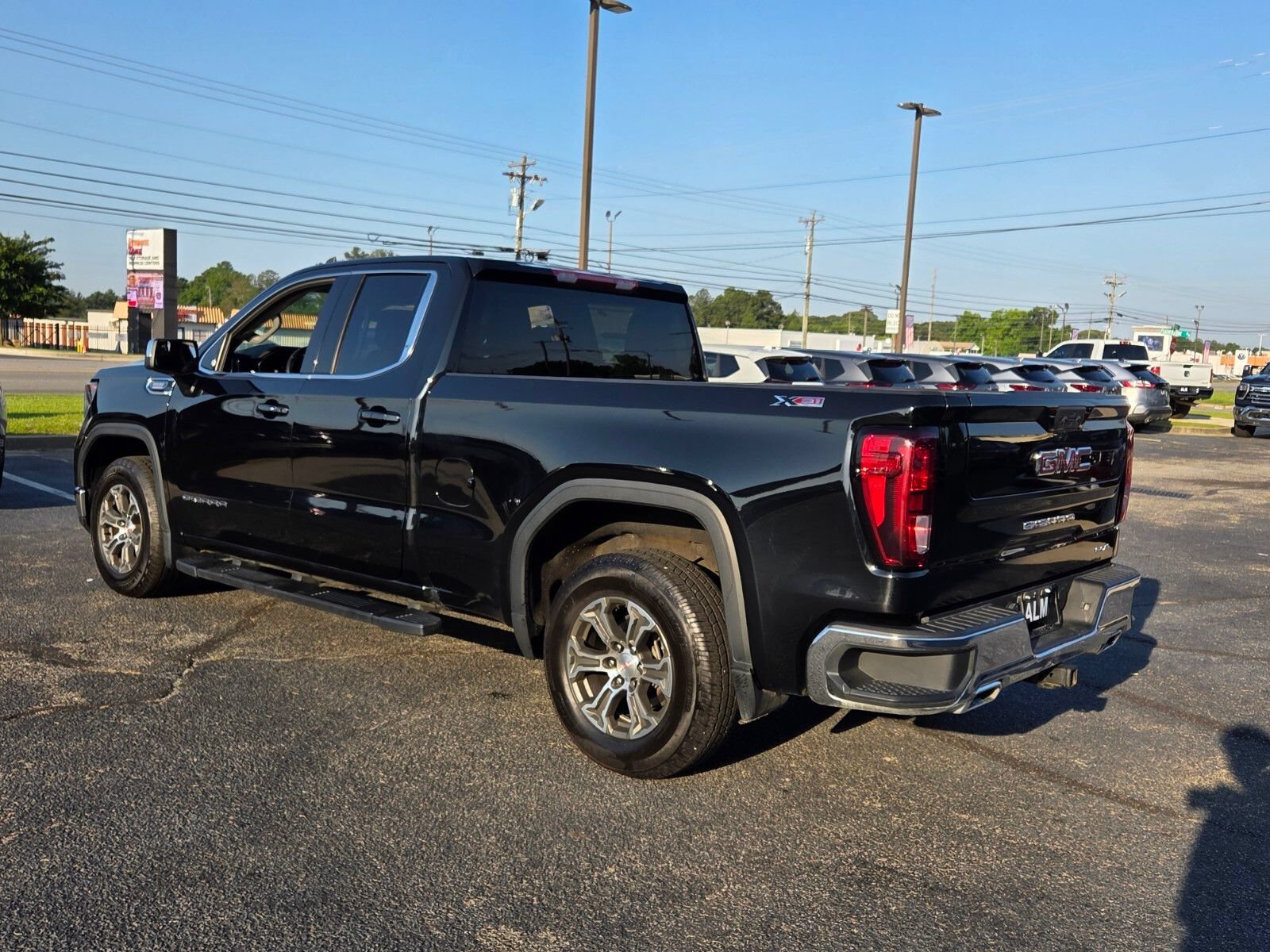Used 2022 GMC Sierra 1500 SLE w/ X31 Off-Road Package AWD/4WD image 9