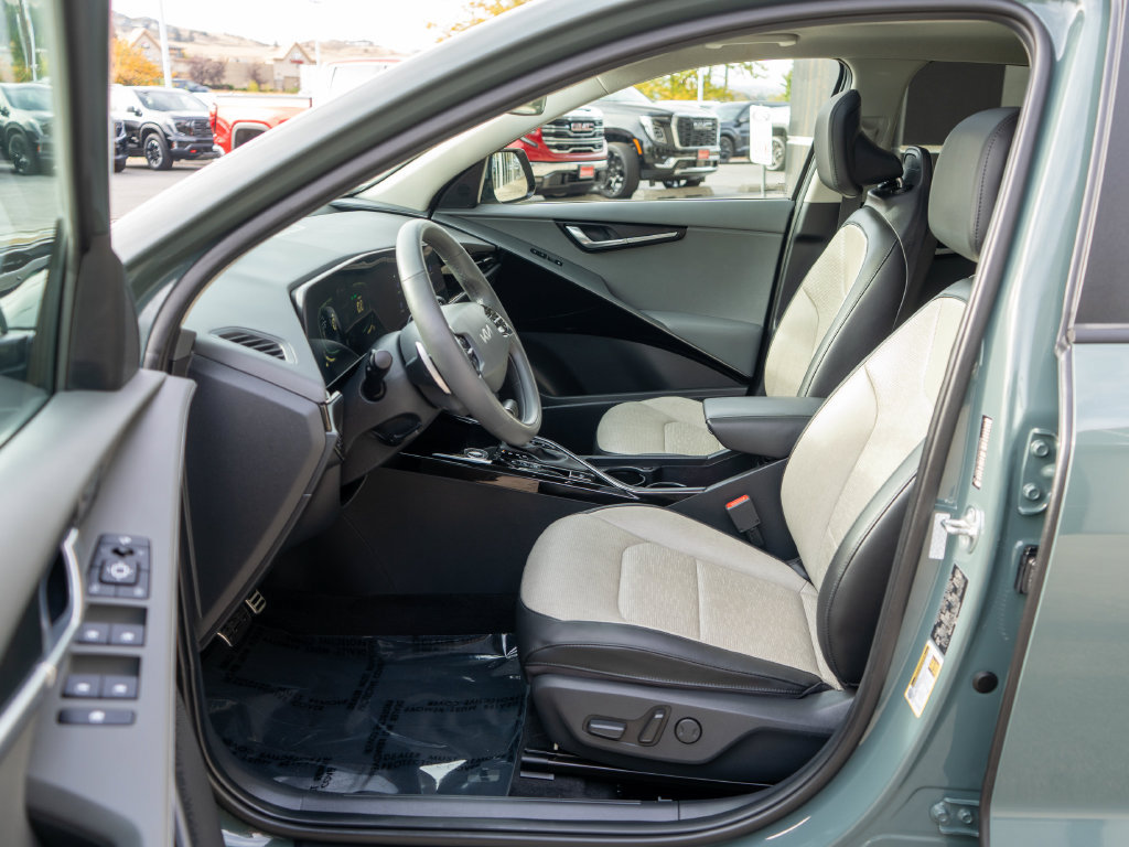 Certified 2023 Kia Niro SX Touring FWD image 11