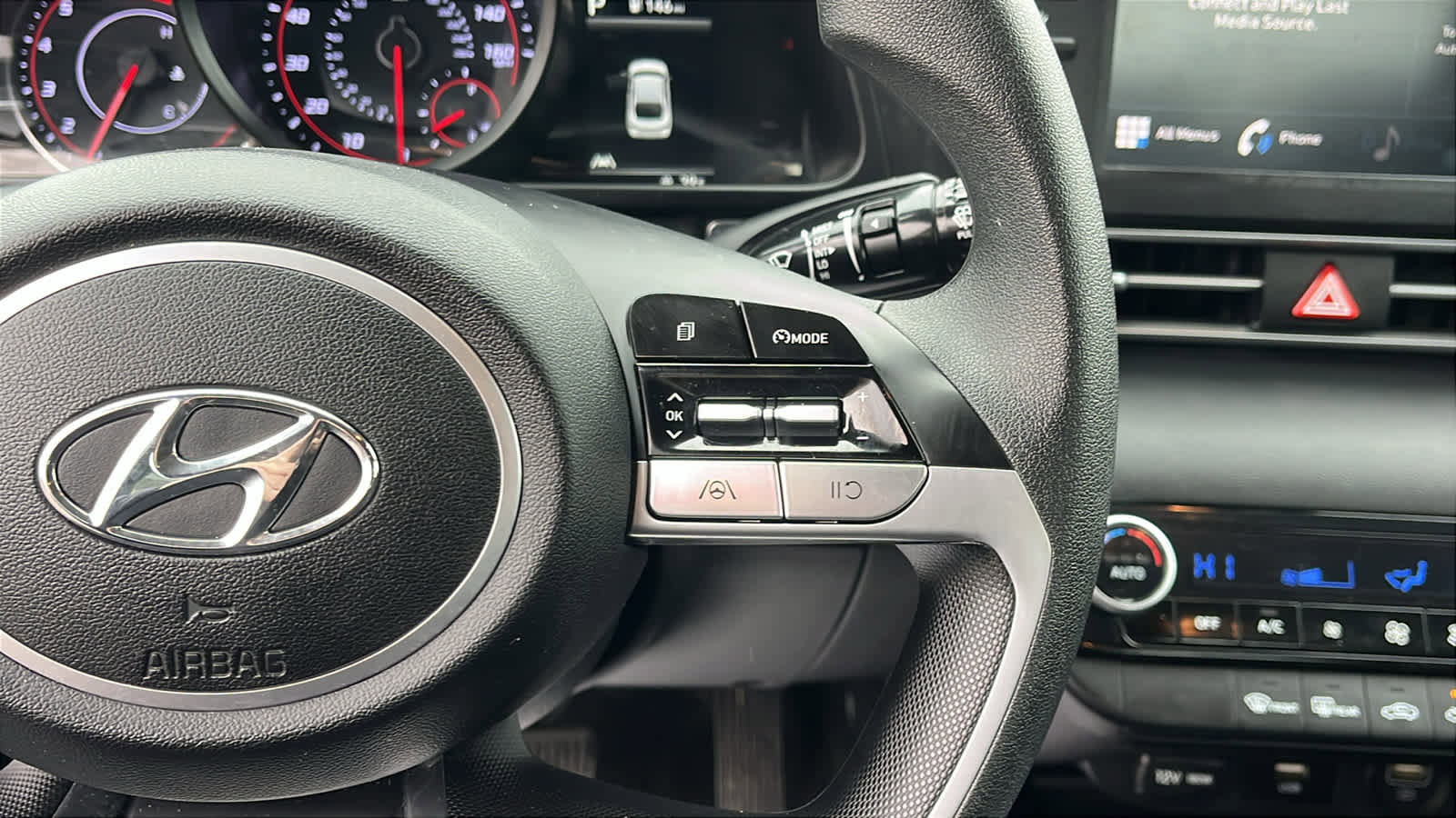 Used 2023 Hyundai Elantra SEL image 13