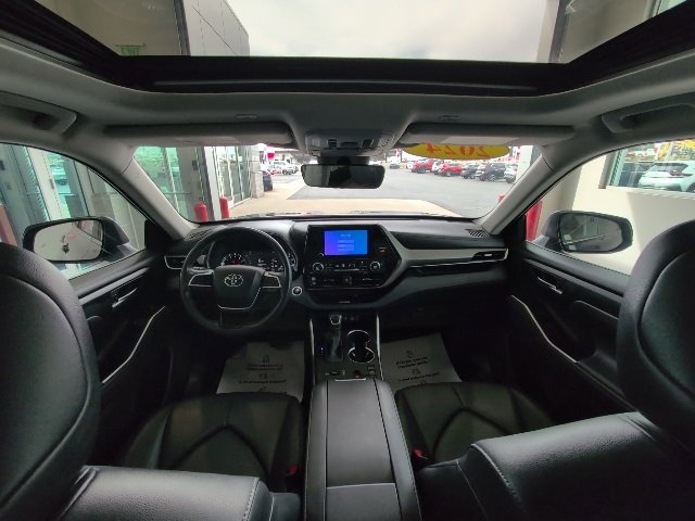 Certified 2024 Toyota Highlander XLE image 15