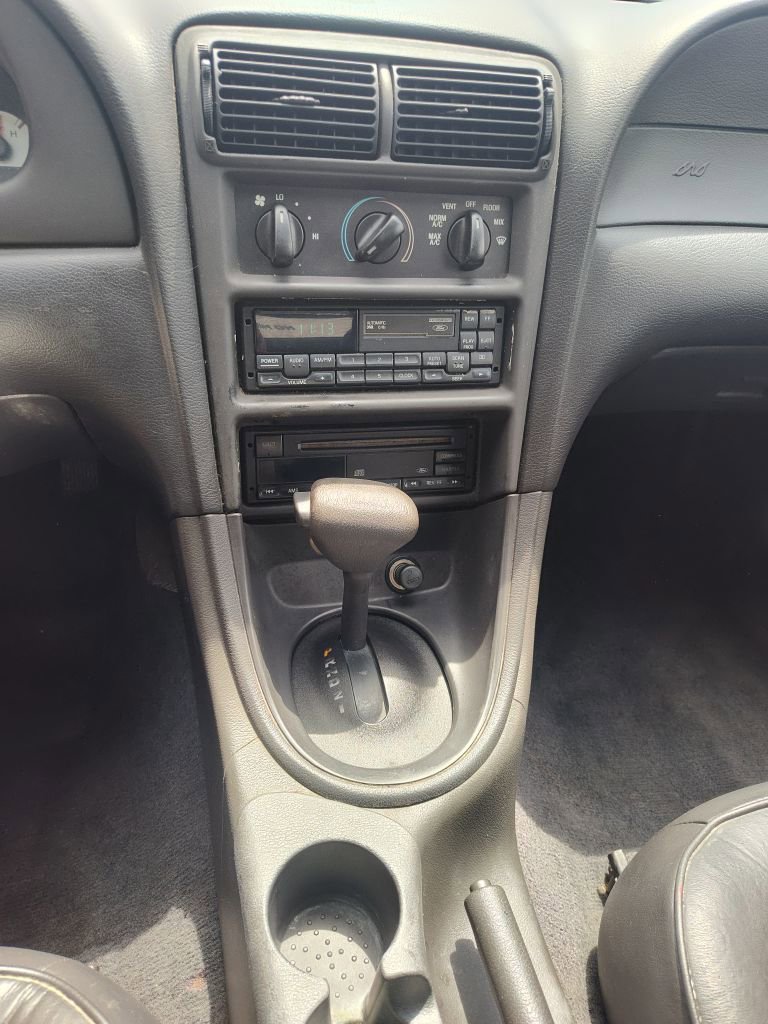 Used 2000 Ford Mustang Convertible RWD image 8