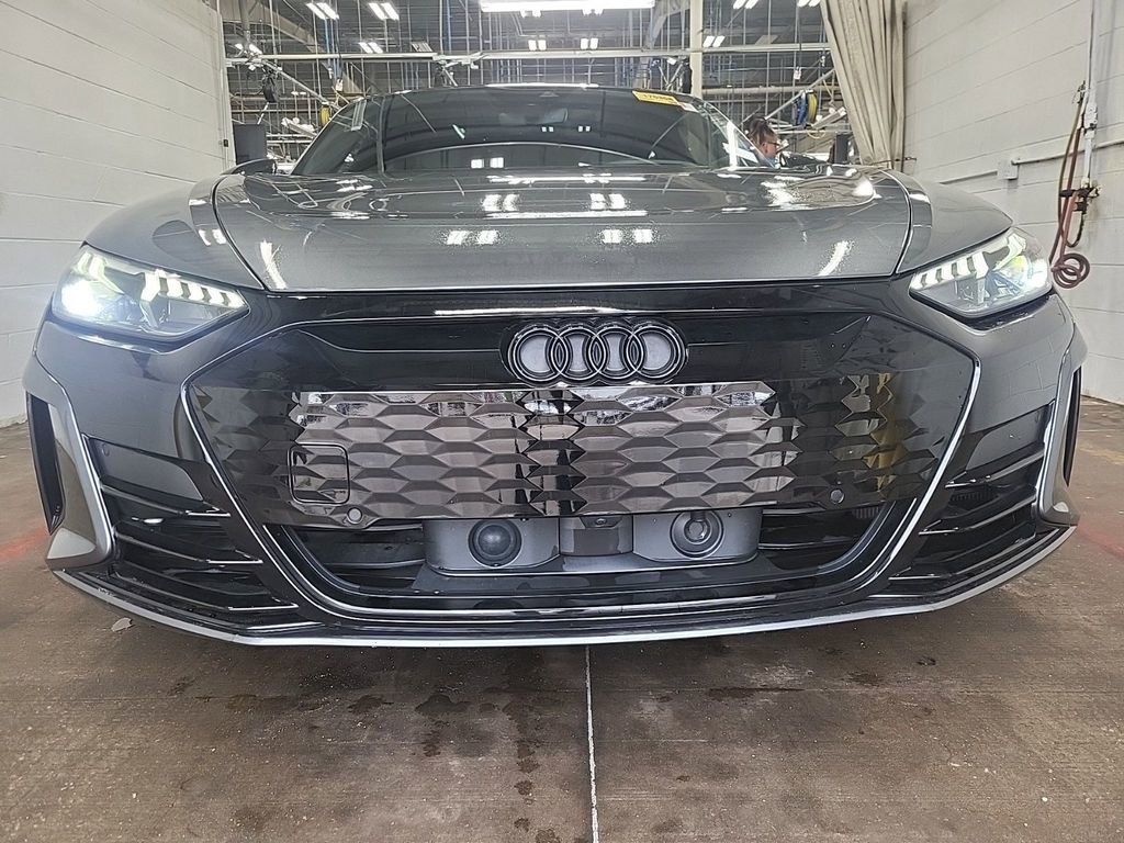 Used 2022 Audi e-tron GT Prestige w/ Prestige Package image 2