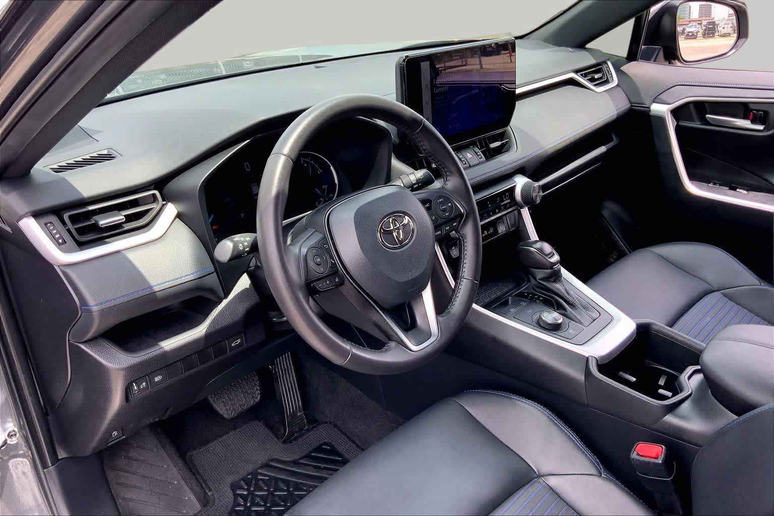 Used 2024 Toyota RAV4 XSE AWD/4WD image 17