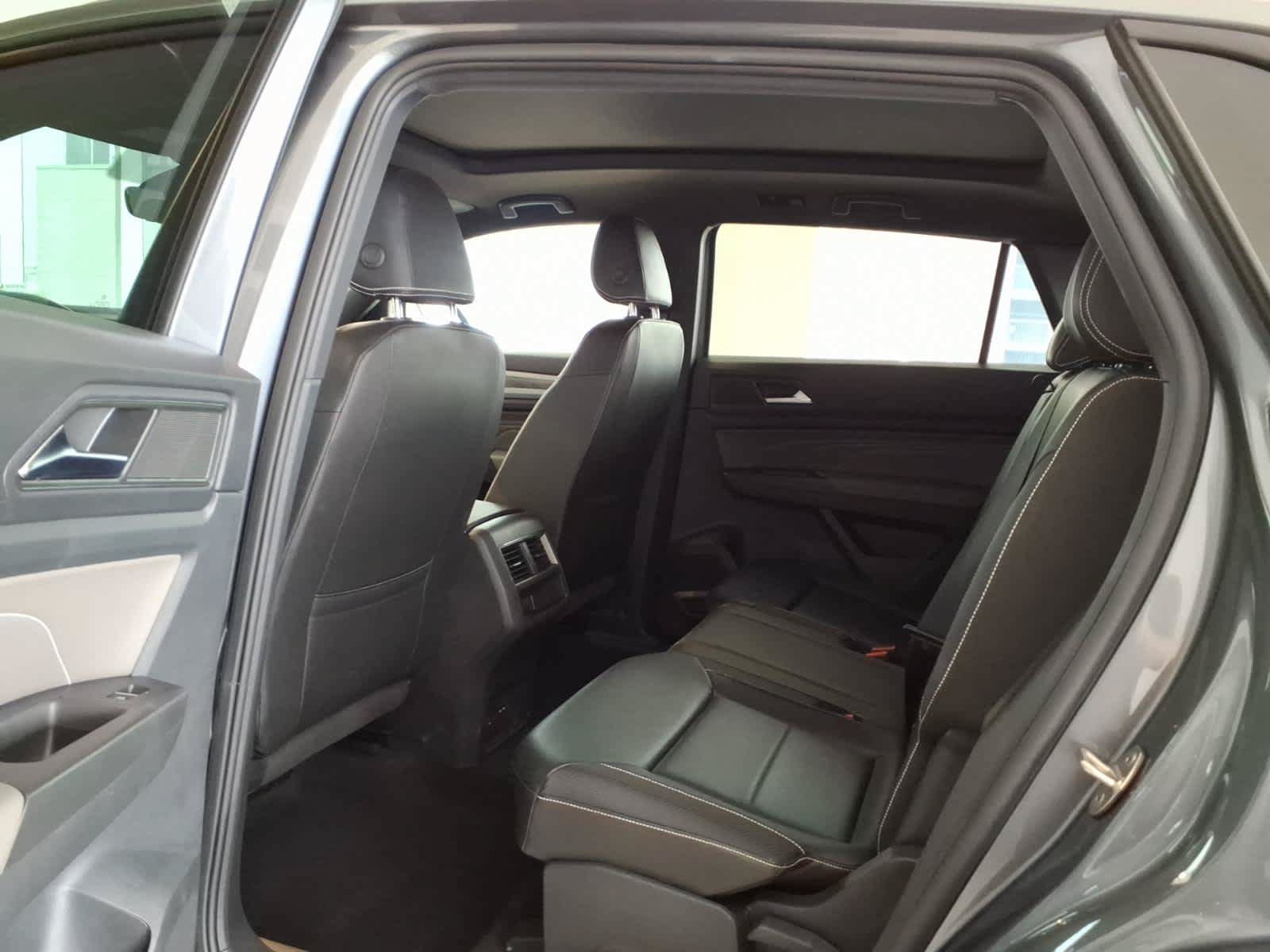 Used 2023 Volkswagen Atlas Cross Sport SE w/ Panoramic Sunroof Package AWD/4WD image 17