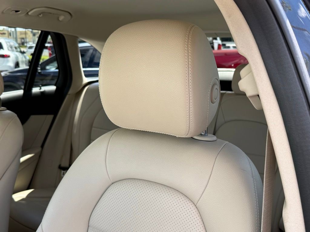 Used 2022 Mercedes-Benz GLC 300 4MATIC w/ Premium Package Lite image 2