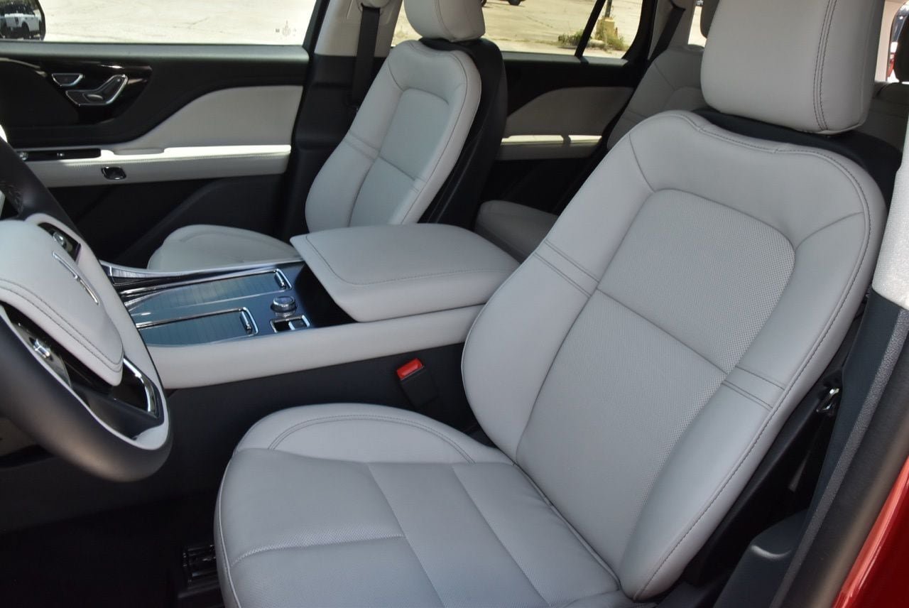 New 2026 Lincoln Aviator 2WD image 32