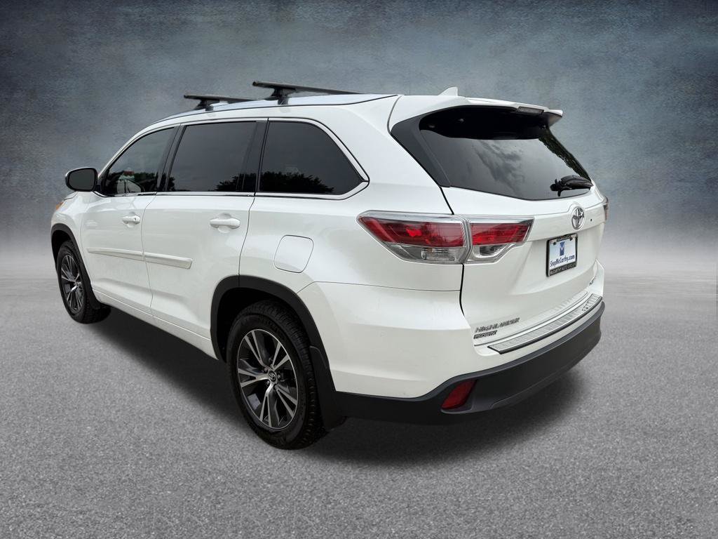Used 2016 Toyota Highlander XLE AWD/4WD image 4