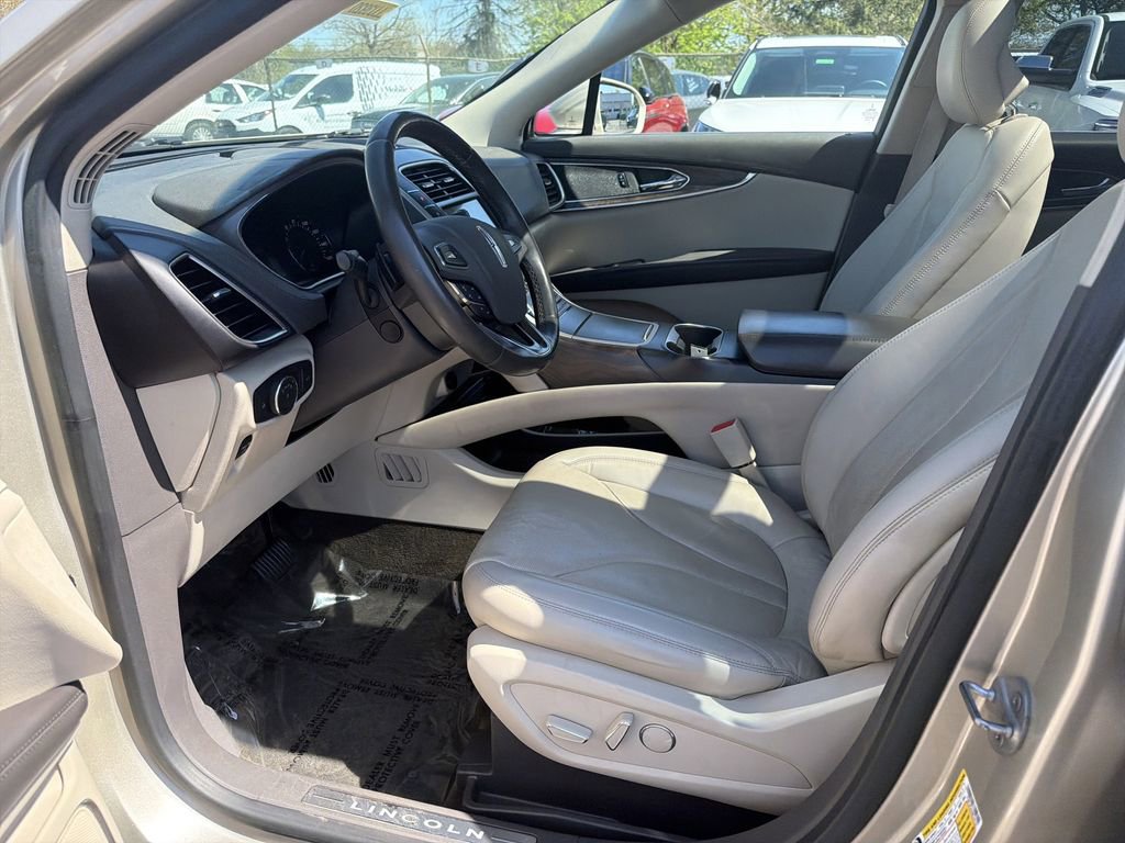 Used 2017 Lincoln MKX Reserve w/ Lincoln MKX Climate Package image 11