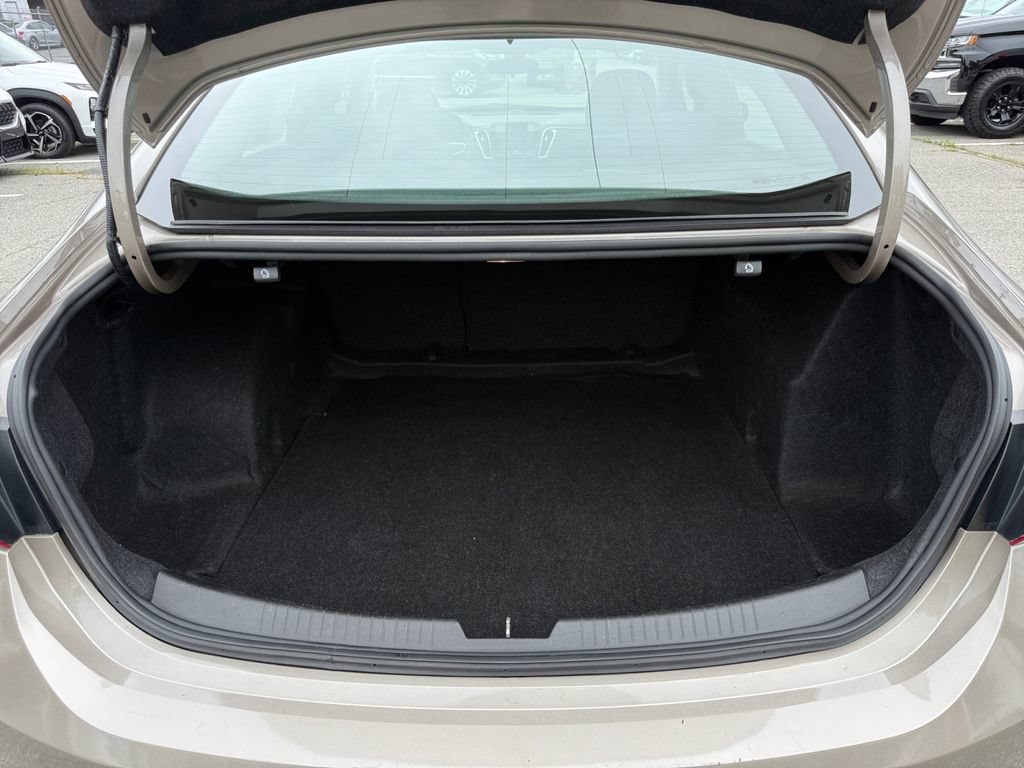 Used 2022 Chevrolet Malibu LT FWD image 25