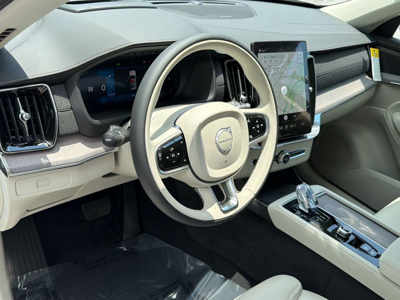 New 2026 Volvo XC90 B6 Ultra w/ Protection Package AWD/4WD image 4