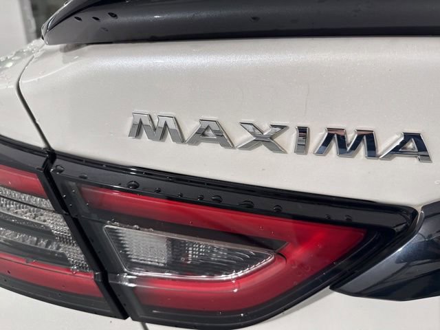 Used 2022 Nissan Maxima SR w/ Sport Mat Group FWD image 9