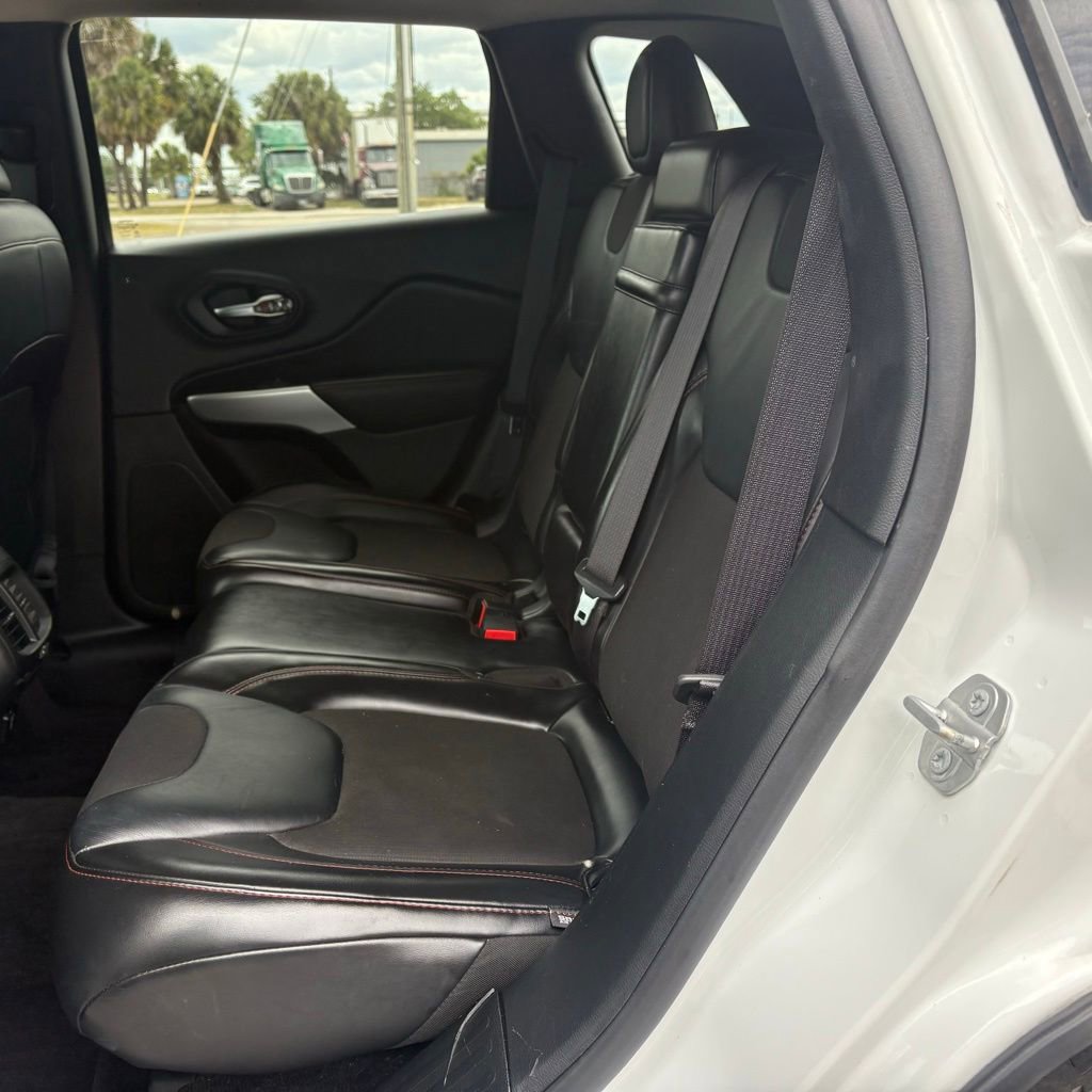 Used 2017 Jeep Cherokee Trailhawk w/ Comfort/Convenience Group AWD/4WD image 11