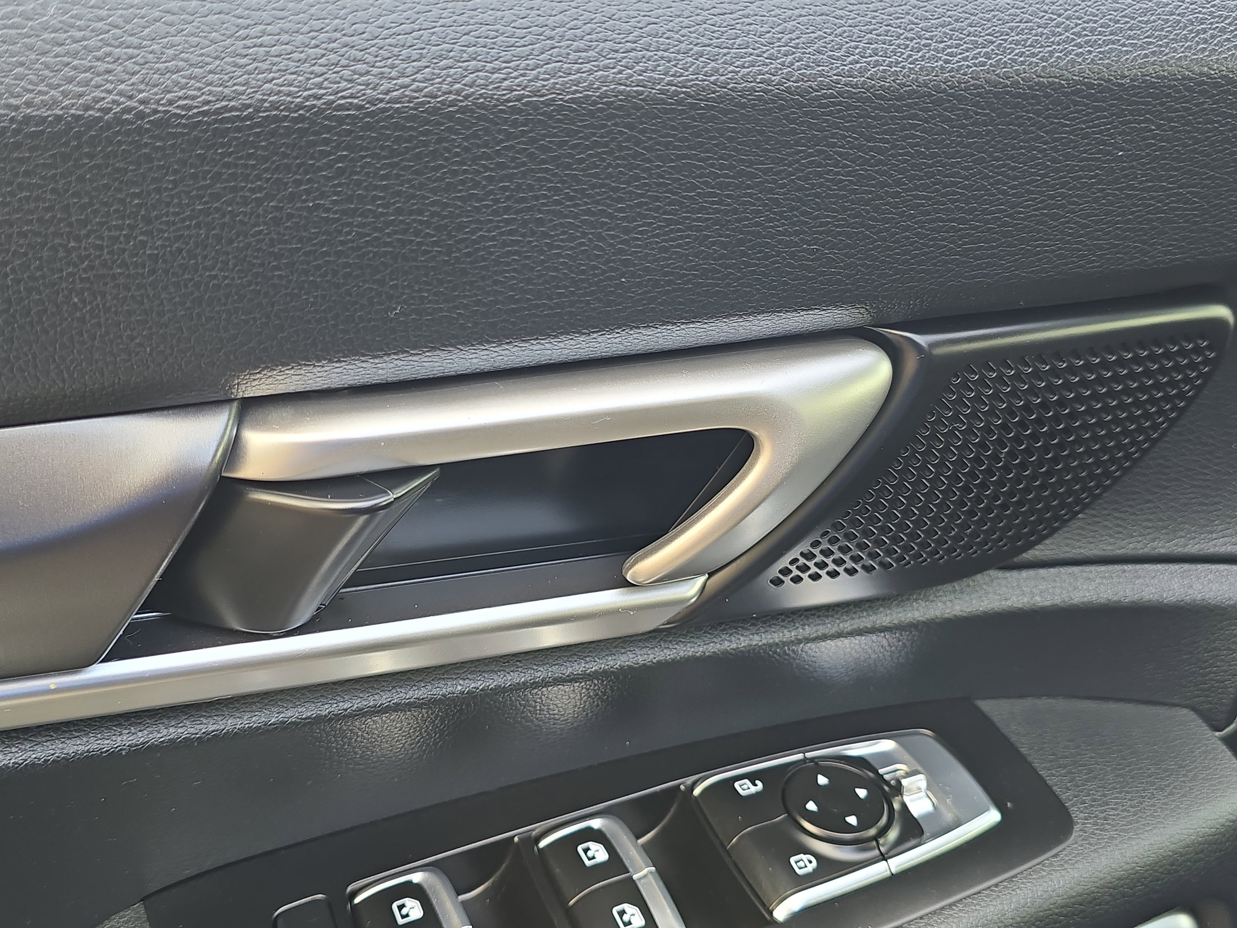 Certified 2025 Kia Telluride LX image 20