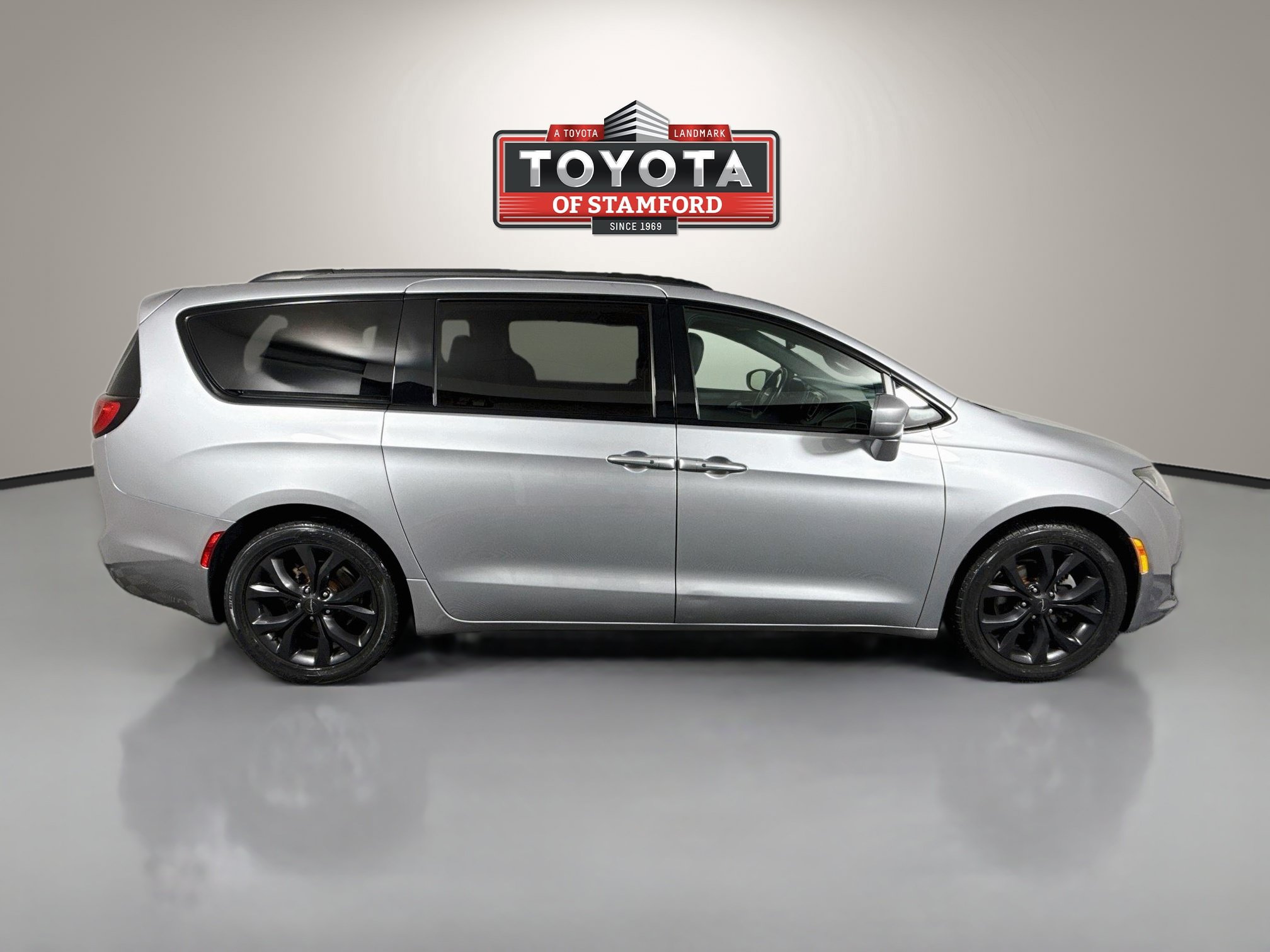 Used 2020 Chrysler Pacifica Touring-L Plus w/ S Appearance Package FWD image 8