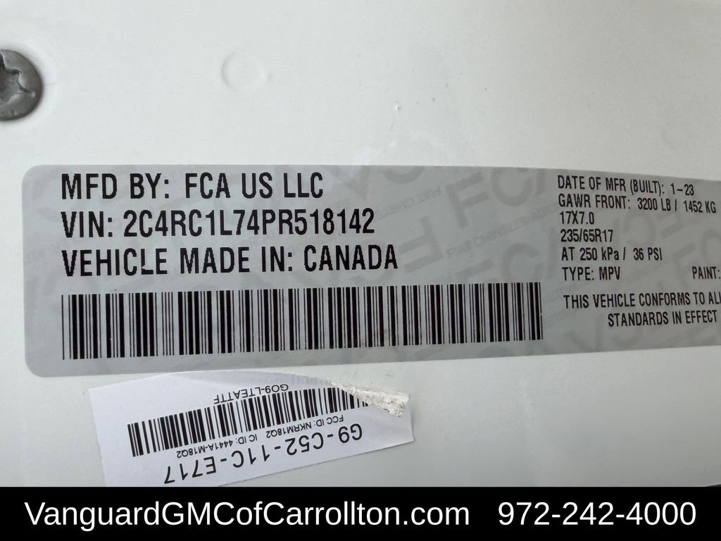 Used 2023 Chrysler Pacifica Touring-L FWD image 34