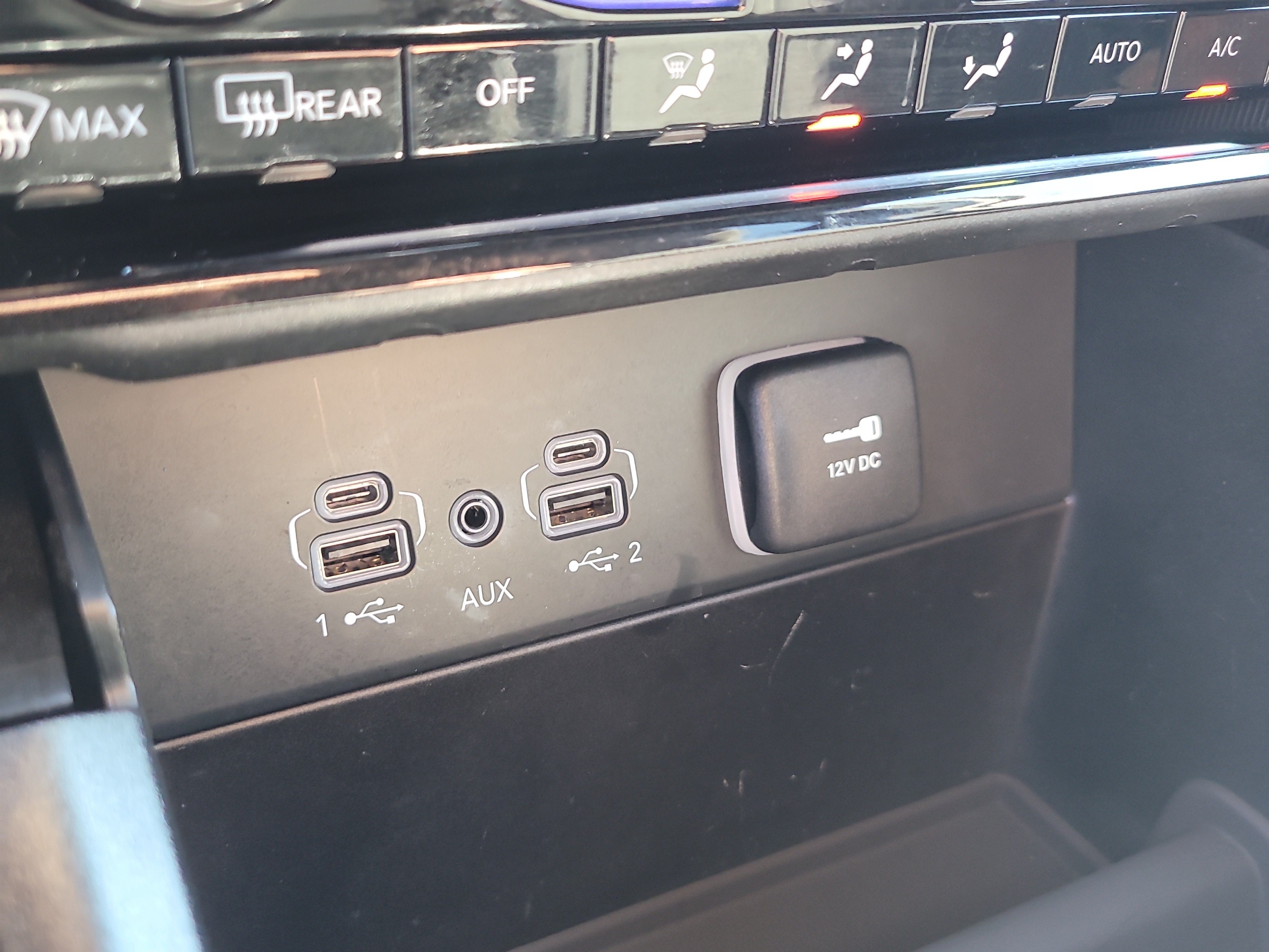 Used 2024 Jeep Grand Cherokee Laredo AWD/4WD image 24