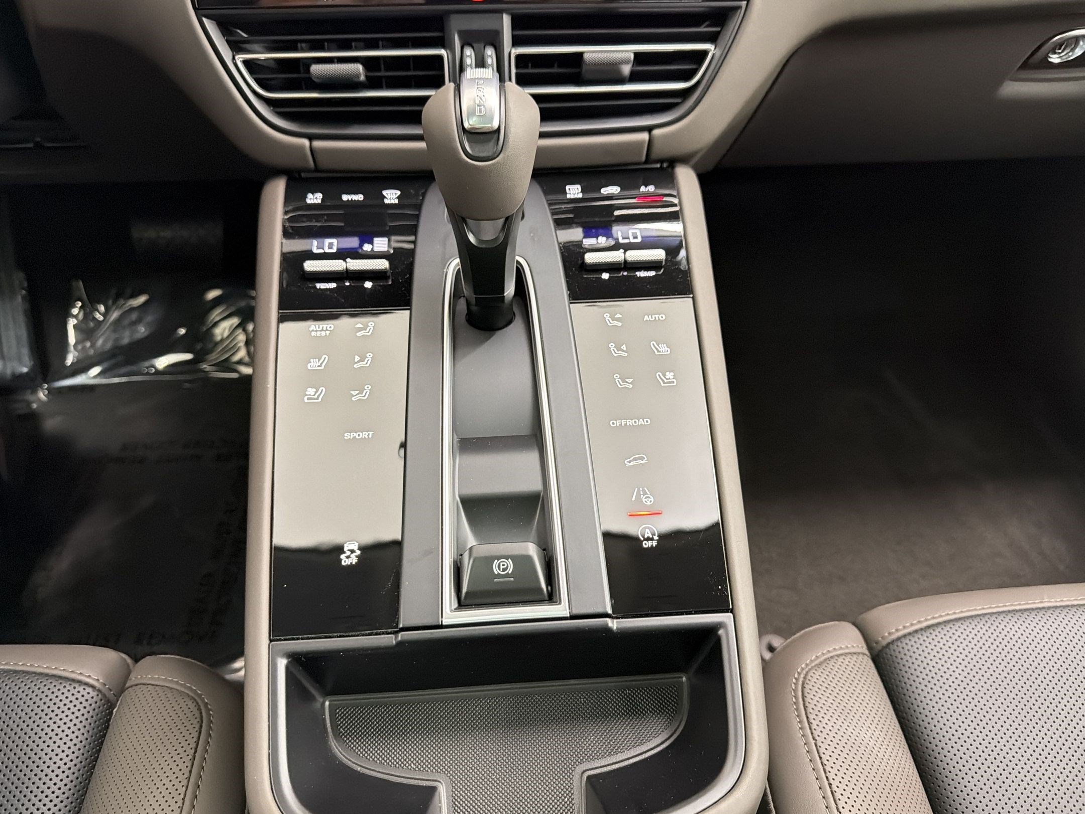 New 2026 Porsche Macan AWD/4WD image 18