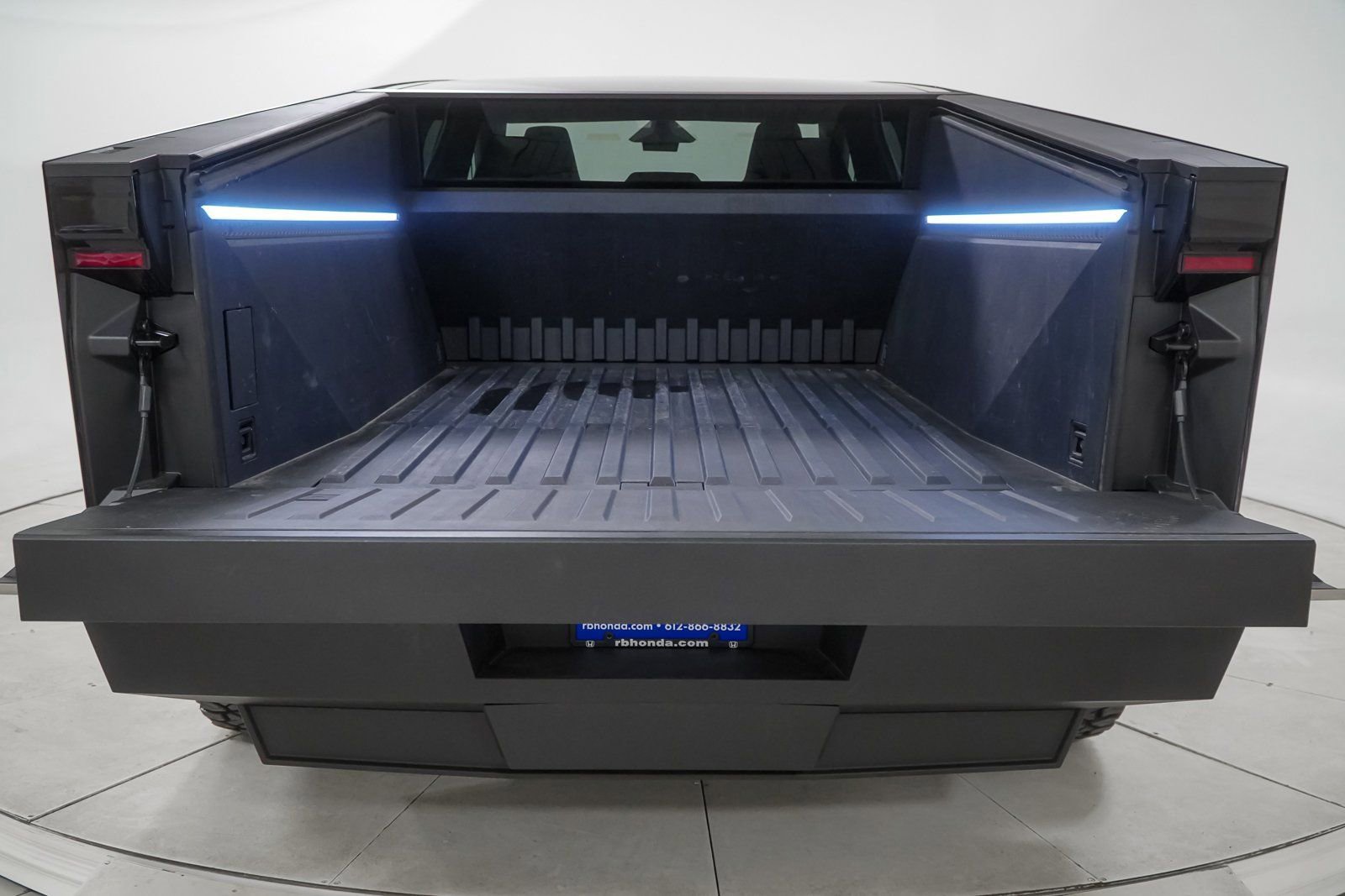 Used 2025 Tesla Cybertruck AWD Crew Cab image 12