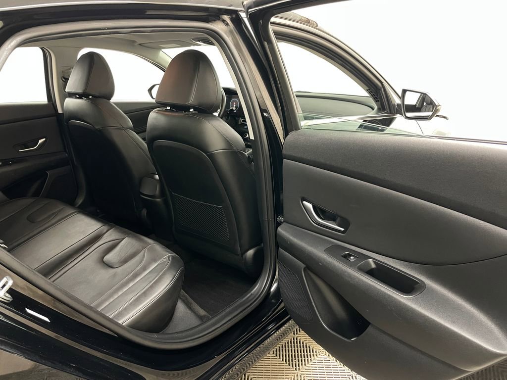 Used 2023 Hyundai Elantra Limited w/ Preferred Accessory Package FWD image 40