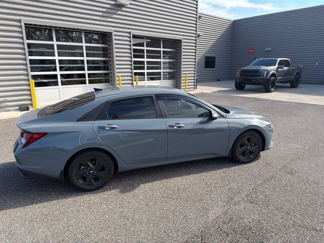 Used 2022 Hyundai Elantra SEL FWD image 4